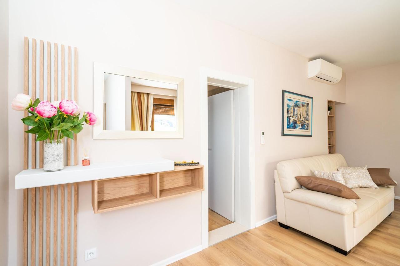 Simple Apartment