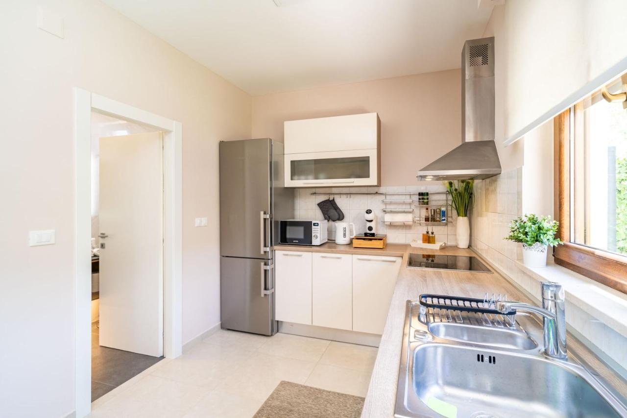 Simple Apartment *
