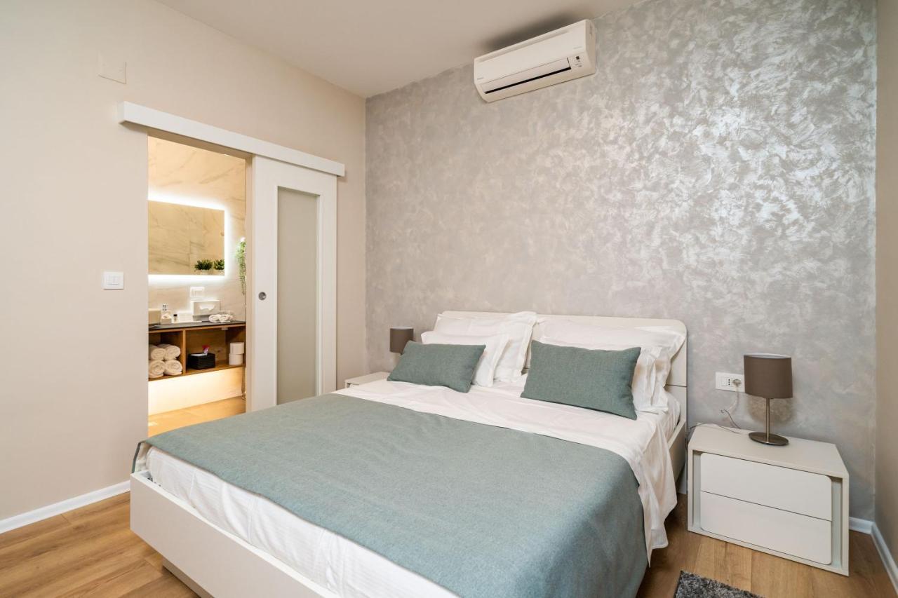 Simple Apartment *