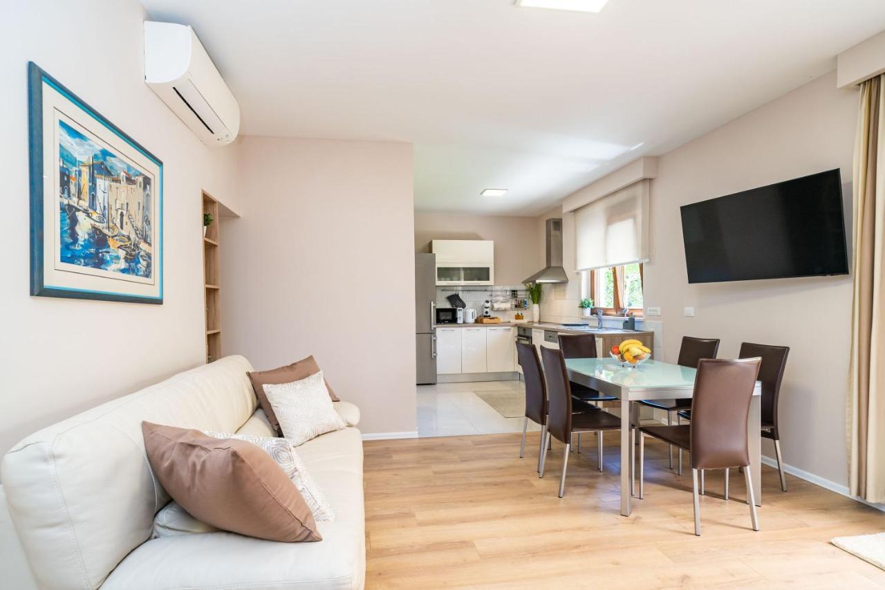 Apartment Simple Rozat